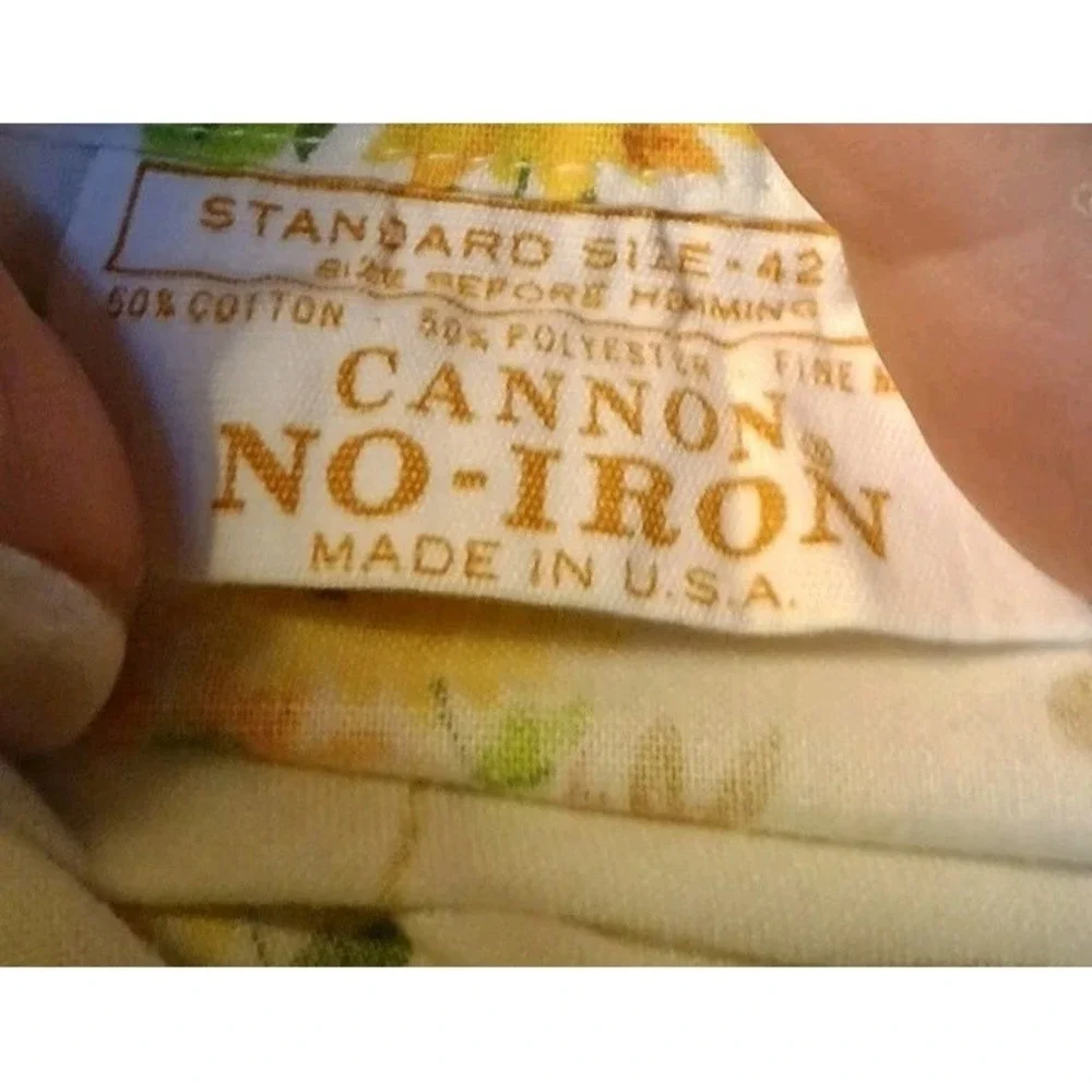 Vintage Cannon Daisy Floral 2 Pillowcases Mod 1960s Mid Century Orange Yellow Gr